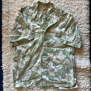Hawaiian shirt men’s dress shirt pale green with beige flowers